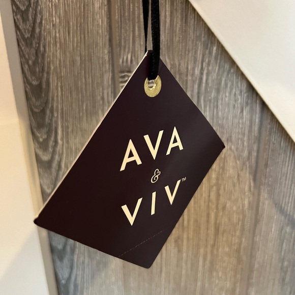 230. NWT AVA & VIV Sweetheart Neckline Bold Blue Blouse - Picture 4 of 6